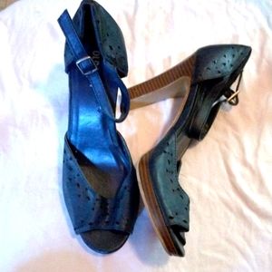 Ladies high heel shoes Old Navy 4 in heels